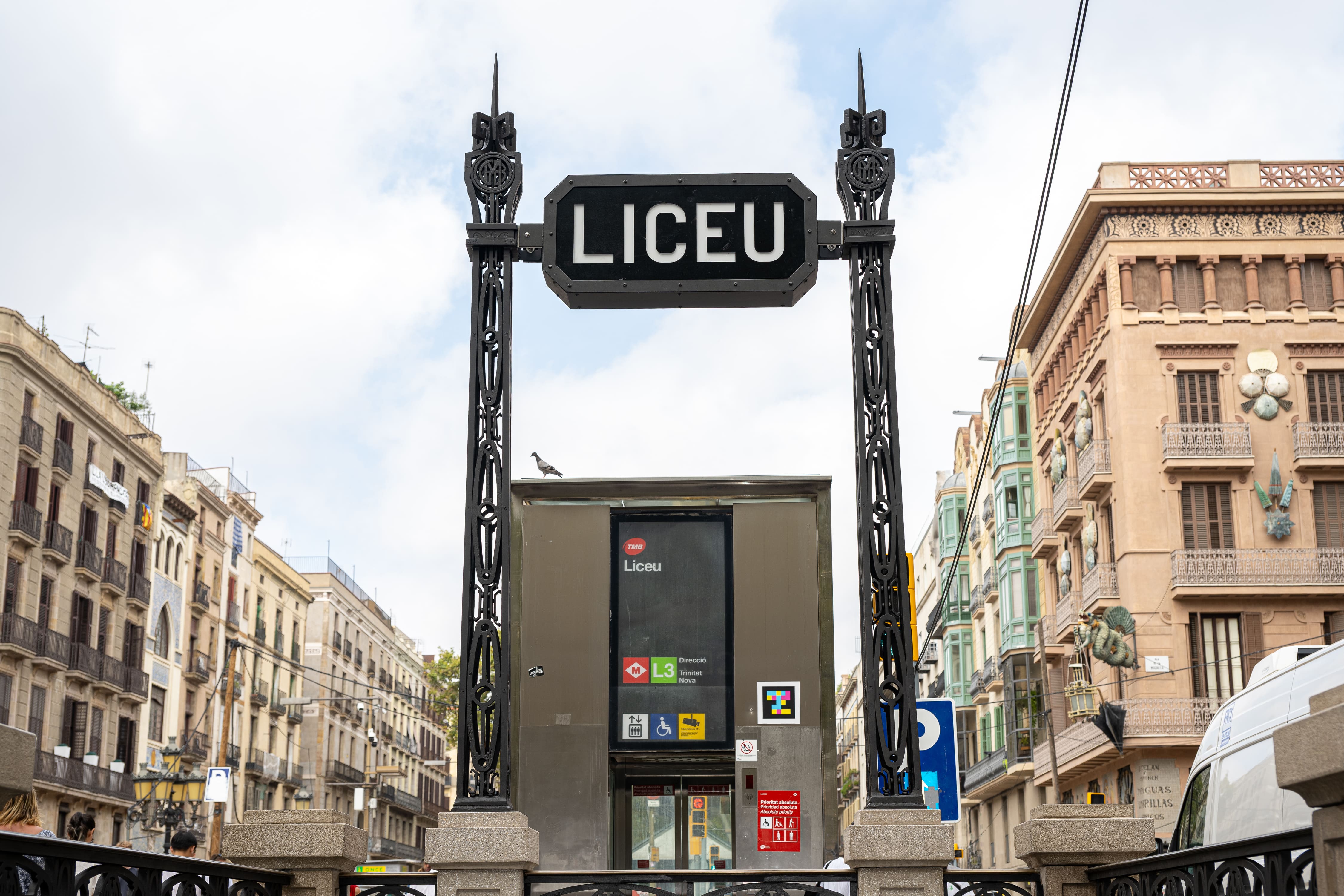 The centenary Liceu station with the original pinnacles restored on September 18, 2025.